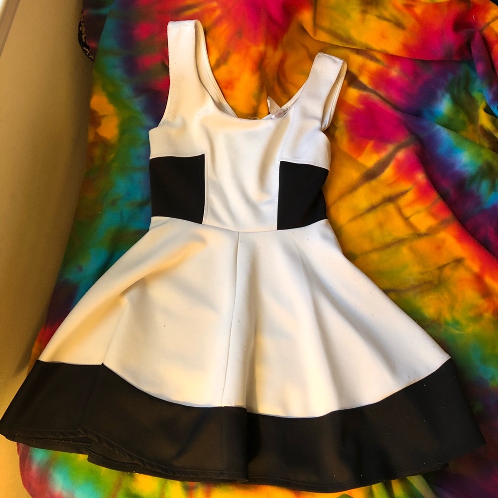 Cute black and white mini Dress